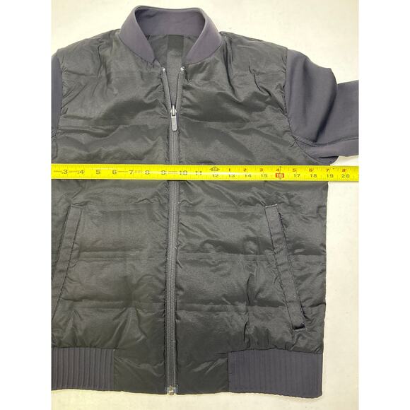 Lululemon Non-Stop Bomber Reversible Jacket in Black. Size 6. - Picture 8 of 12